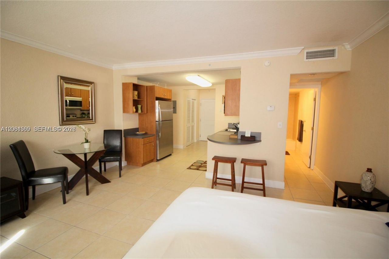 401 69th St, Unit 1502, Miami Beach, FL 33141 Photo