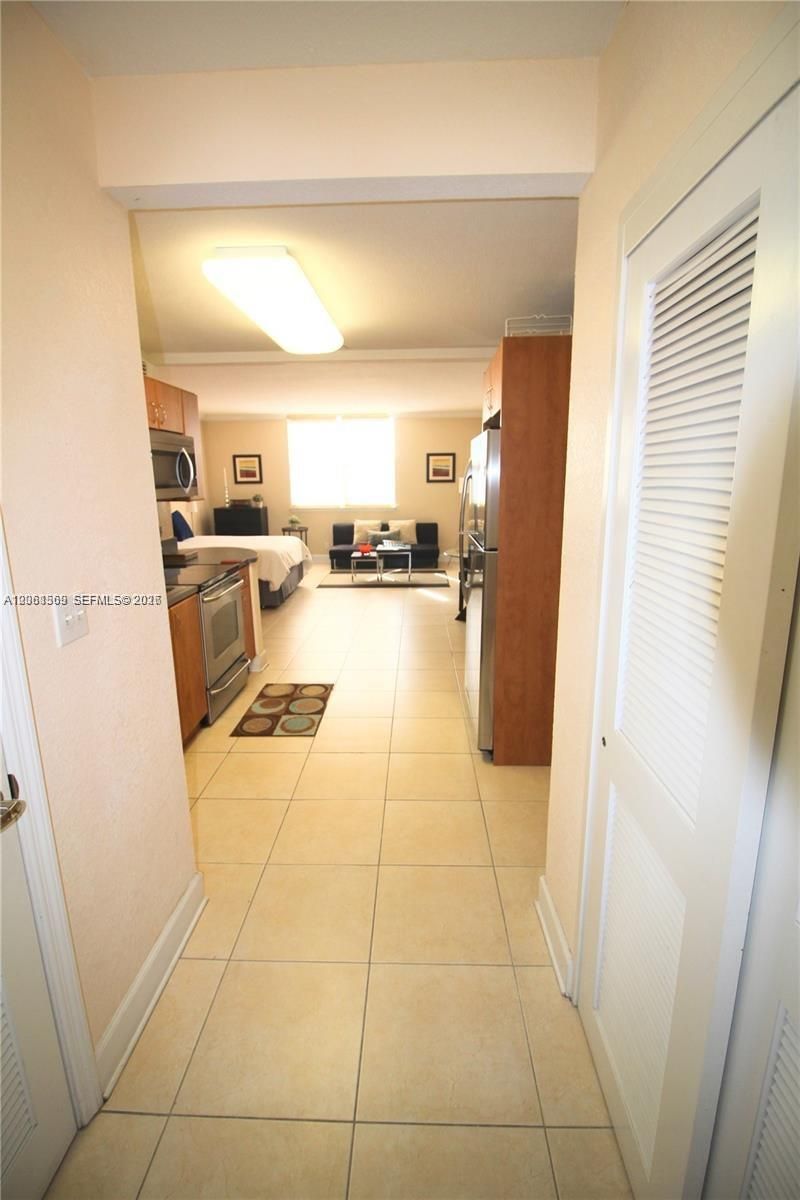 401 69th St, Unit 1502, Miami Beach, FL 33141 Photo