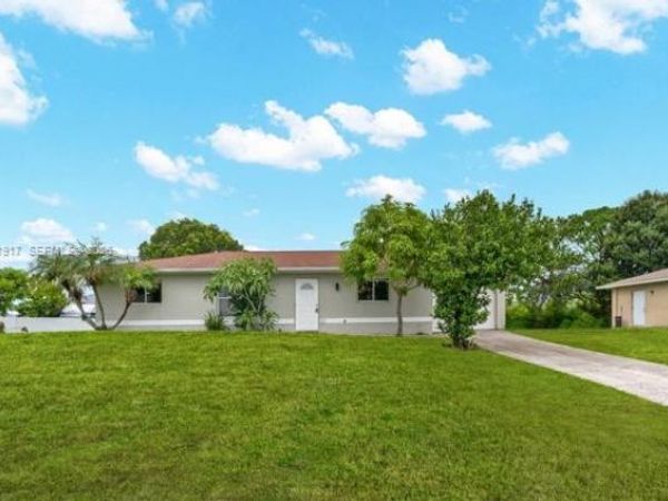 909 SALLY AVE NE, Lehigh Acres, FL 33971