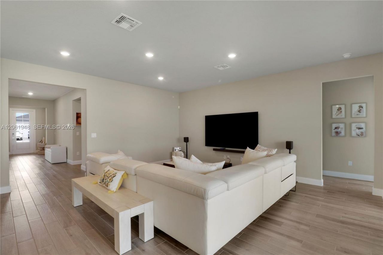 6489 NW Cloverdale Ave, Port Saint Lucie, FL 34987 Photo