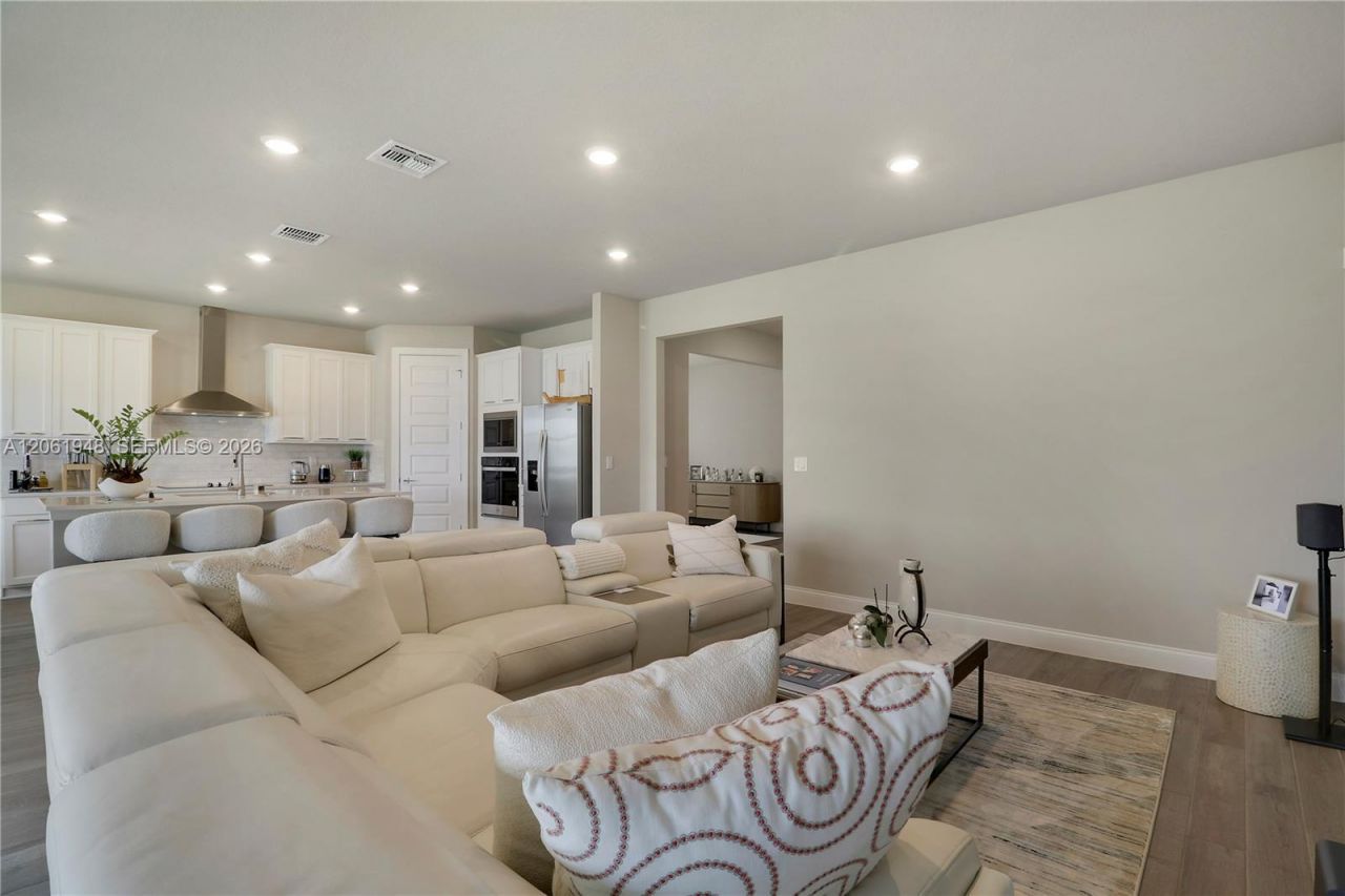 6489 NW Cloverdale Ave, Port Saint Lucie, FL 34987 Photo