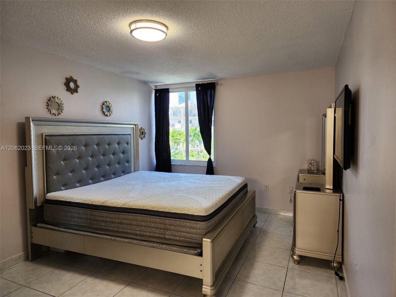 250 180th Dr , Unit 301, Sunny Isles Beach, FL 33160 Photo