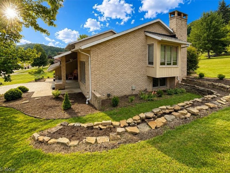 1941 Buckeye Street NE, New Philadelphia, OH 44663 Photo 4
