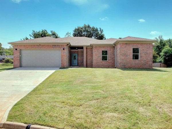 19 Oxford Run Court, Little Rock, AR 72209