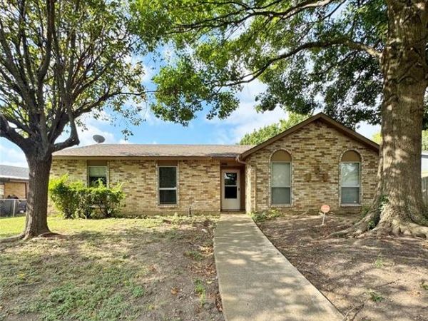 1146 Meadow Creek Drive, Lancaster, TX 75146