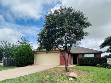8600 Hawkview Drive, Fort Worth, TX 76179