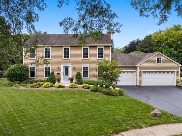 1483 Allen Lane, St. Charles, IL 60174