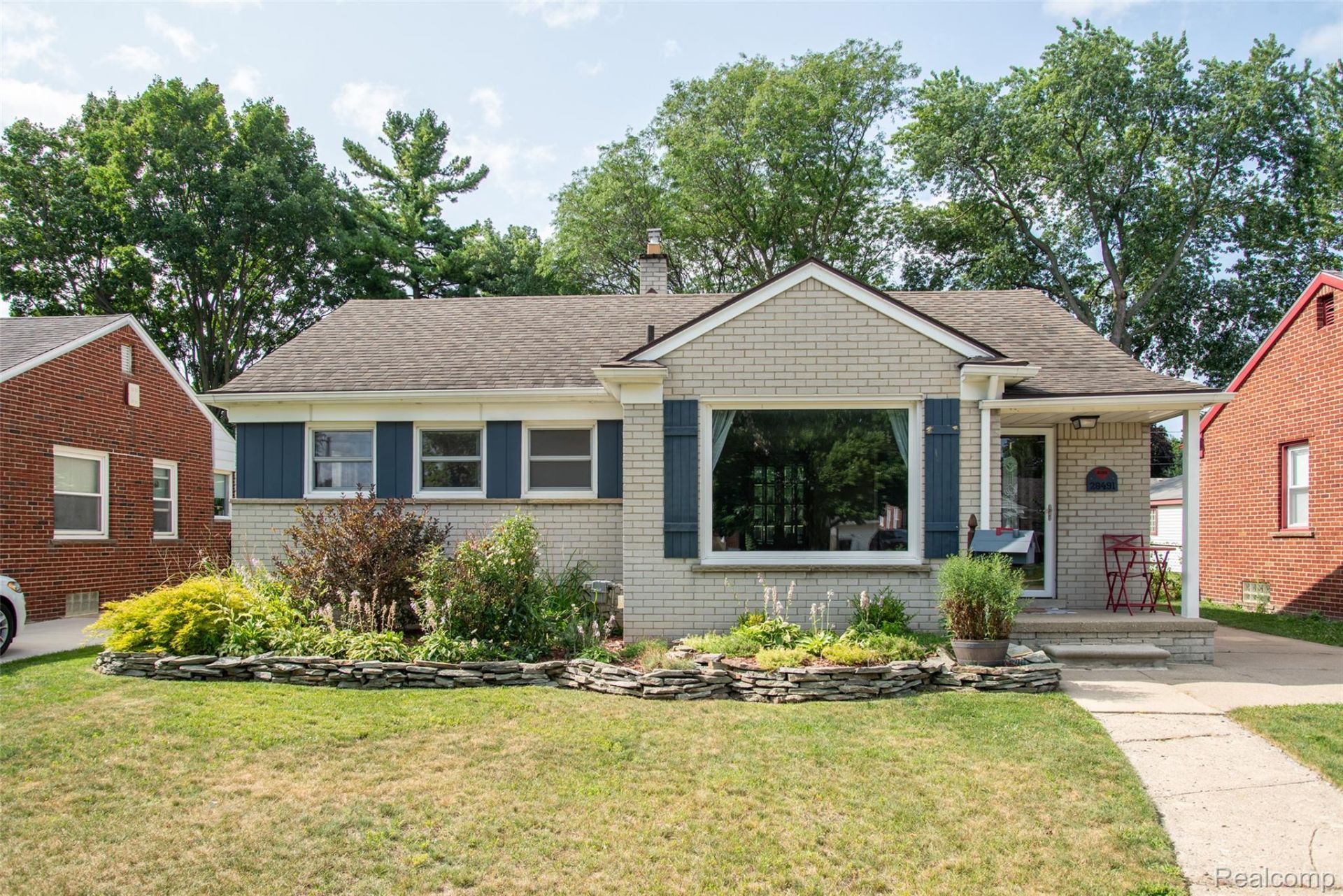 28491 N Clements Circle, Livonia, Mi 48150 Main Photo