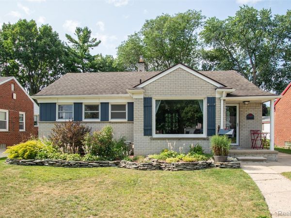 28491 N Clements Circle, Livonia, Mi 48150