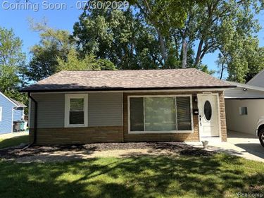 10100 Saratoga Street, Oak Park, Mi 48237