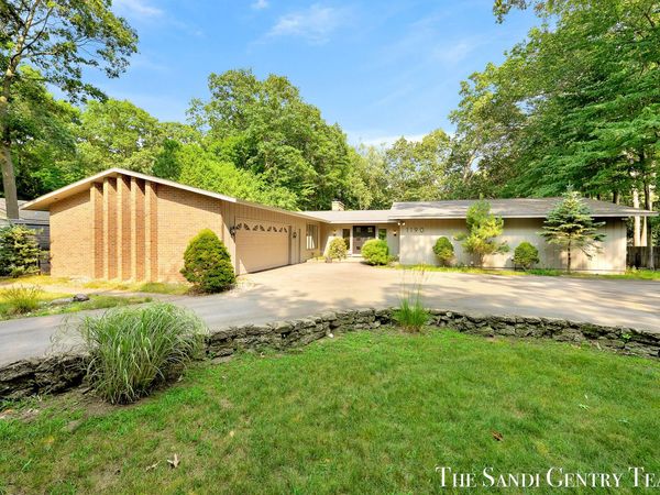 1190 Harbor Point Drive, Muskegon, MI 49441