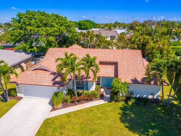 88 Pinehill Trail E, Tequesta, FL 33469