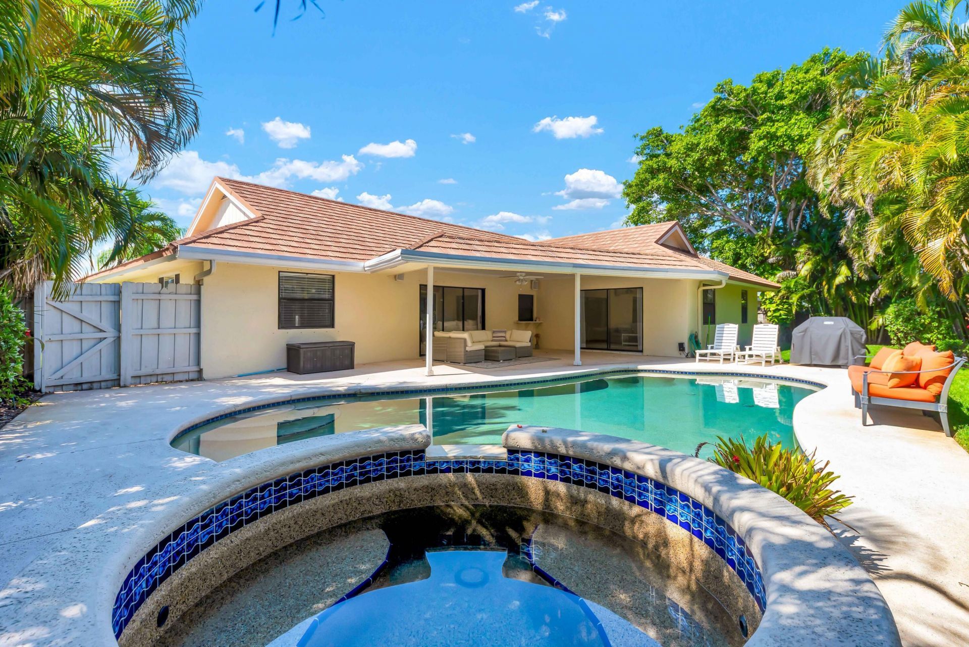 88 Pinehill Trail E, Tequesta, FL 33469 Photo
