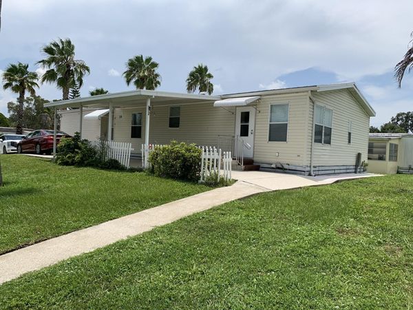 28 SE Flamenco Way, Port St. Lucie, FL 34952