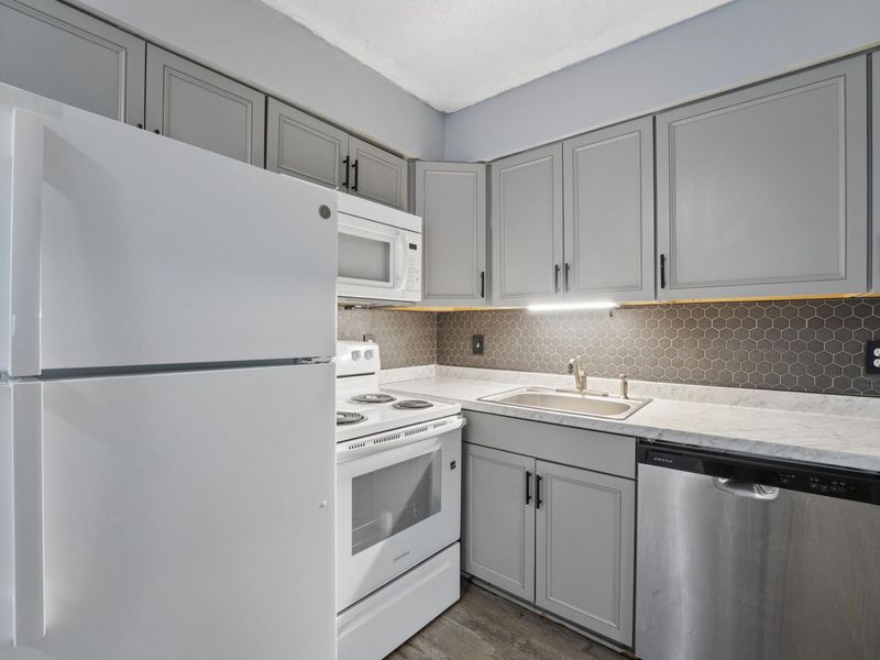 2254 Perkins Court, Unit P, Columbus, OH 43229 Photo 10