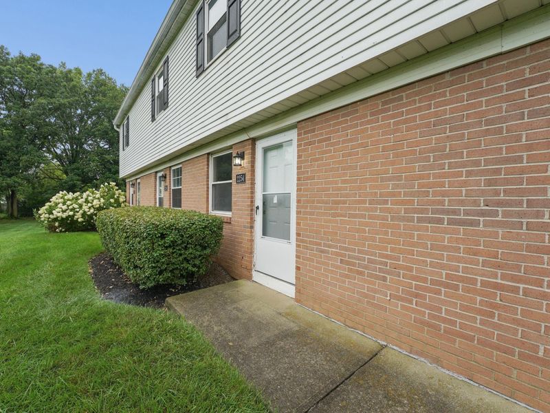 2254 Perkins Court, Unit P, Columbus, OH 43229 Photo 2