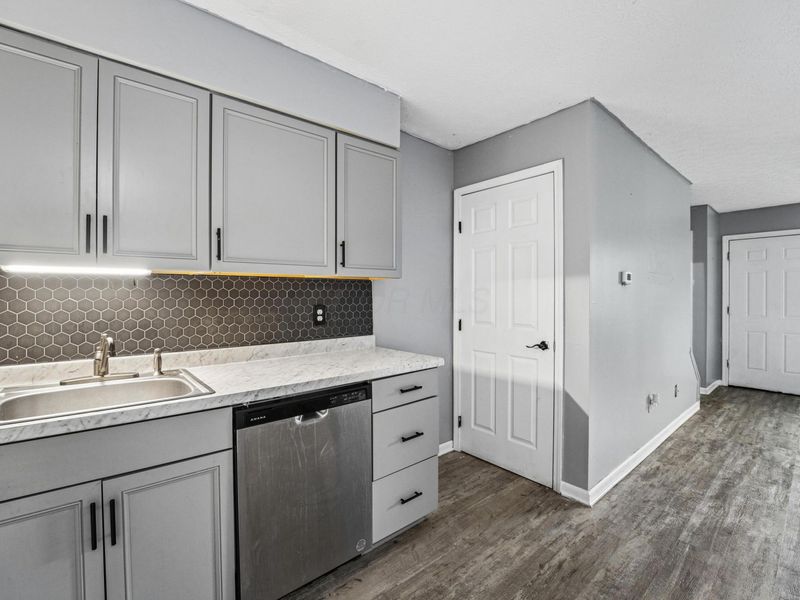 2254 Perkins Court, Unit P, Columbus, OH 43229 Photo 9