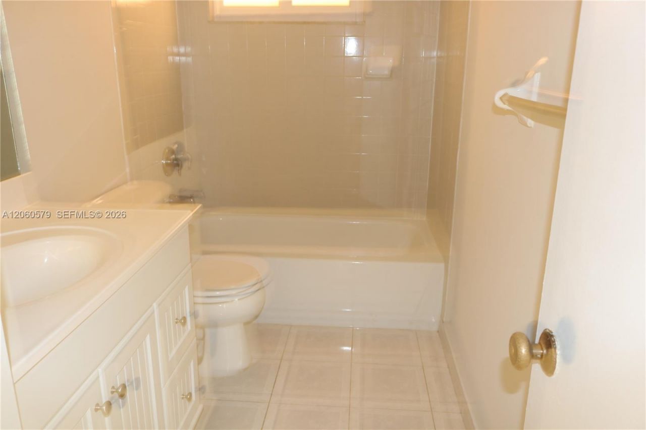 7825 Camino Real, Unit J-111, Miami, FL 33143 Photo