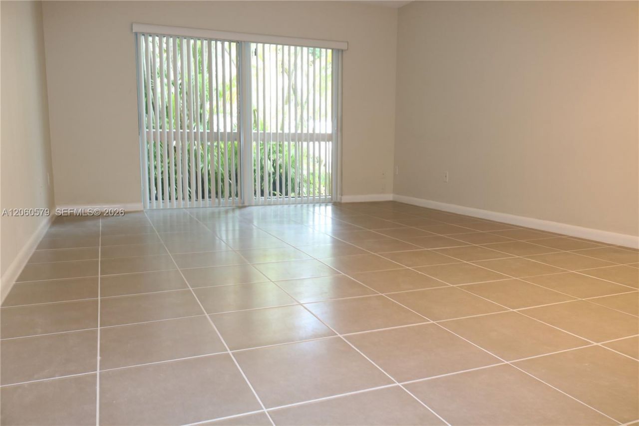 7825 Camino Real, Unit J-111, Miami, FL 33143 Photo