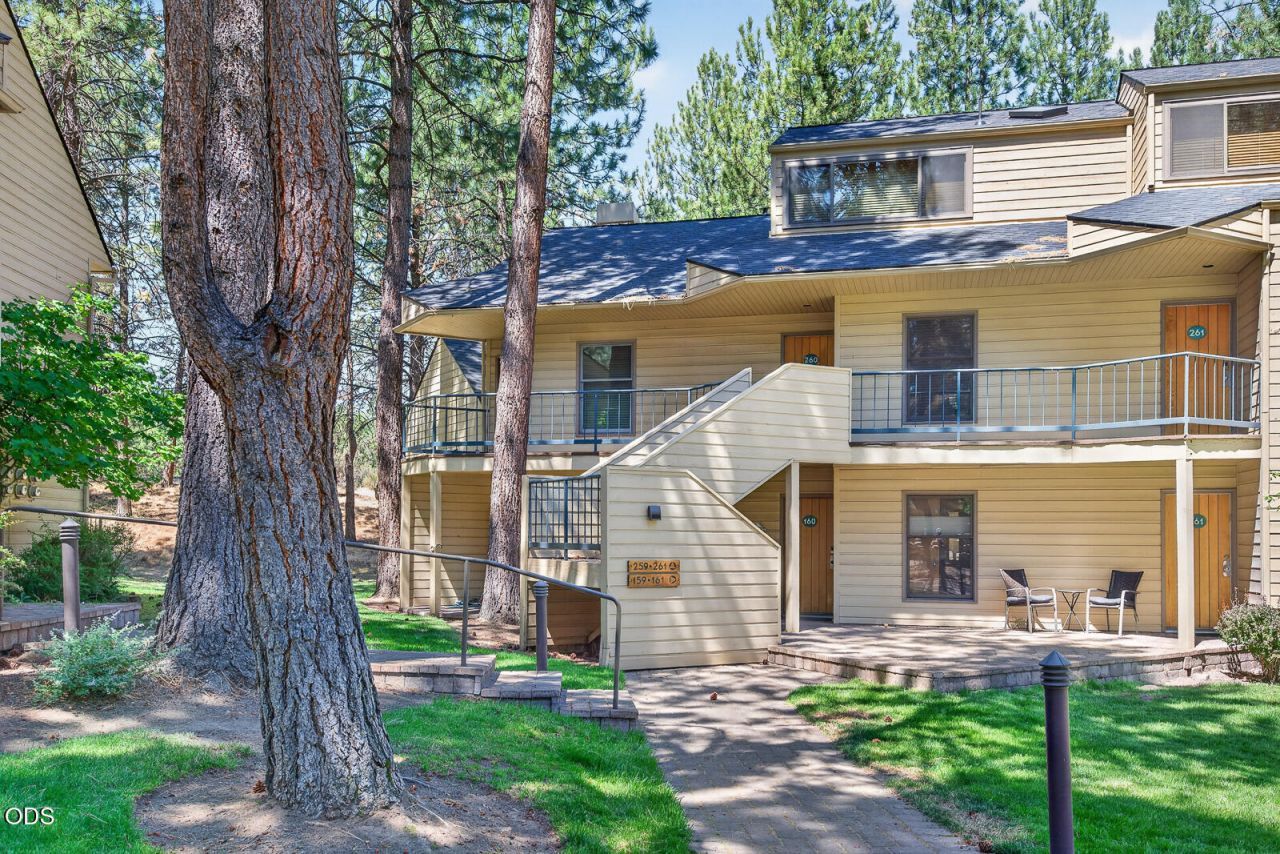 19717 SW Mount Bachelor Drive, Unit 260, Bend, OR 97702 Main Photo