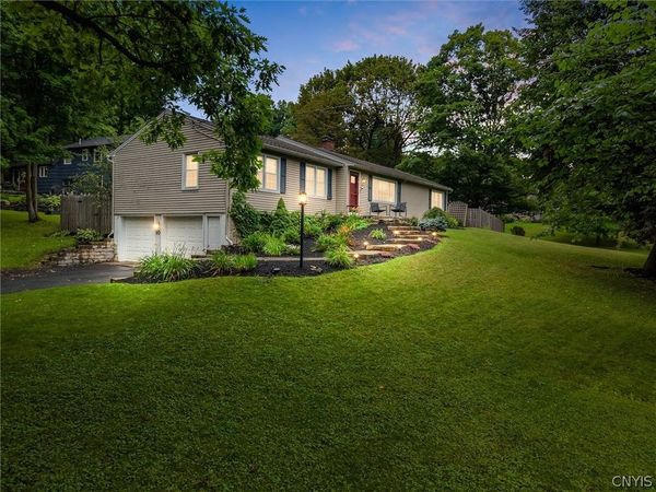 10 Bishop Drive, Fayetteville, NY 13066