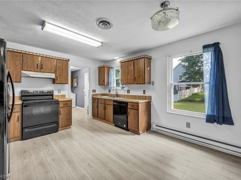 451 Greenwood Court, Elyria, OH 44035 Photo 10