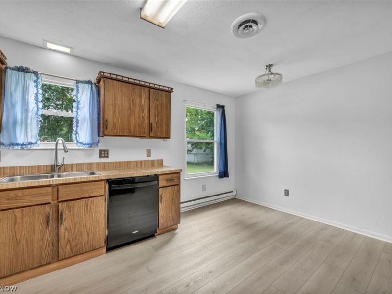 451 Greenwood Court, Elyria, OH 44035 Photo 6