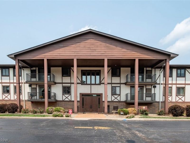 4849 Grace Road, Unit 203, North Olmsted, OH 44070 Photo 1