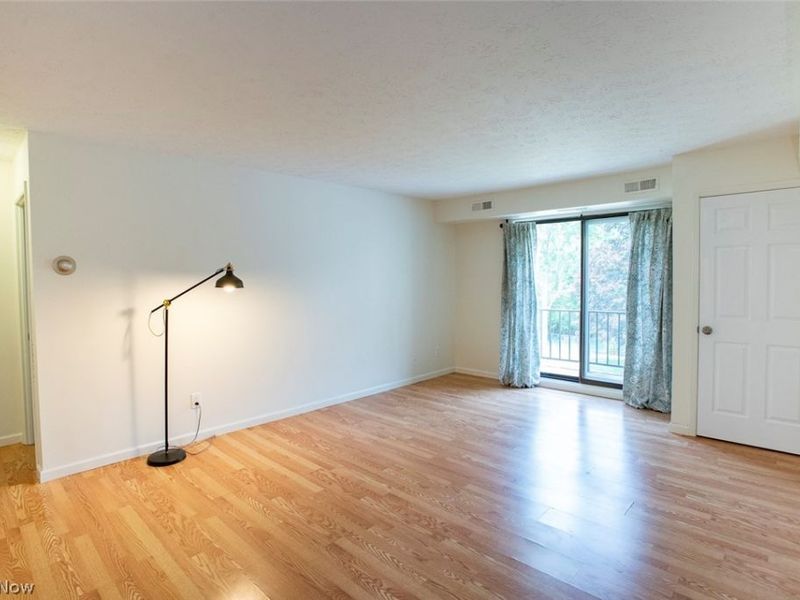 4849 Grace Road, Unit 203, North Olmsted, OH 44070 Photo 10