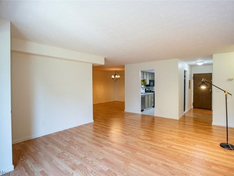 4849 Grace Road, Unit 203, North Olmsted, OH 44070 Photo 11