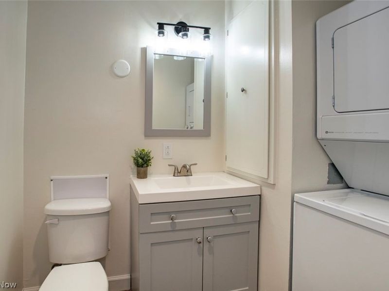 4849 Grace Road, Unit 203, North Olmsted, OH 44070 Photo 16