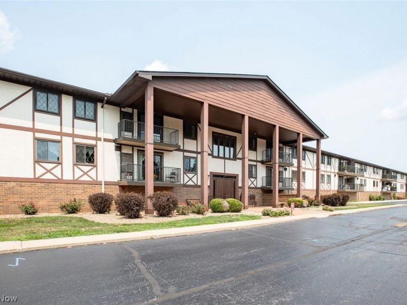 4849 Grace Road, Unit 203, North Olmsted, OH 44070 Photo 2