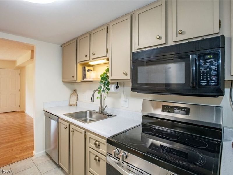 4849 Grace Road, Unit 203, North Olmsted, OH 44070 Photo 4