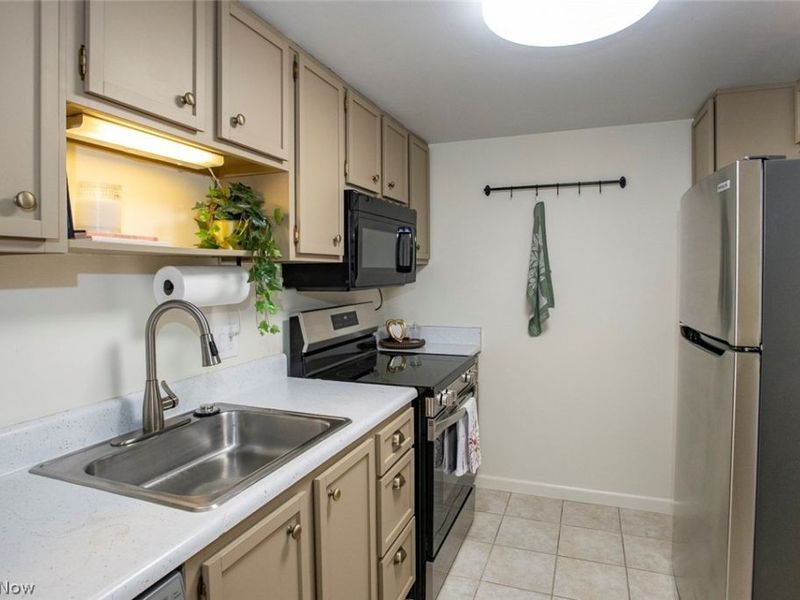 4849 Grace Road, Unit 203, North Olmsted, OH 44070 Photo 5