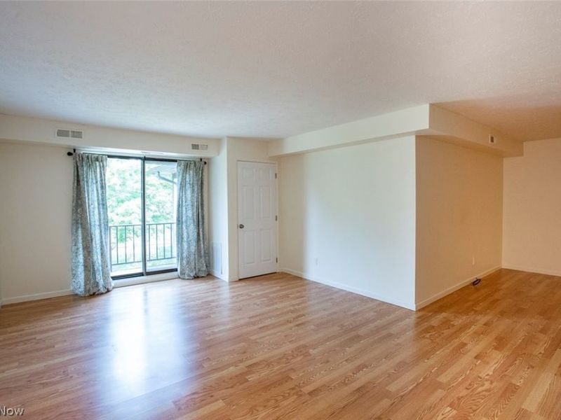 4849 Grace Road, Unit 203, North Olmsted, OH 44070 Photo 8