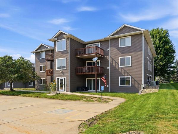 4702 Chadwick Road, Unit 6, Cedar Falls, IA 50613