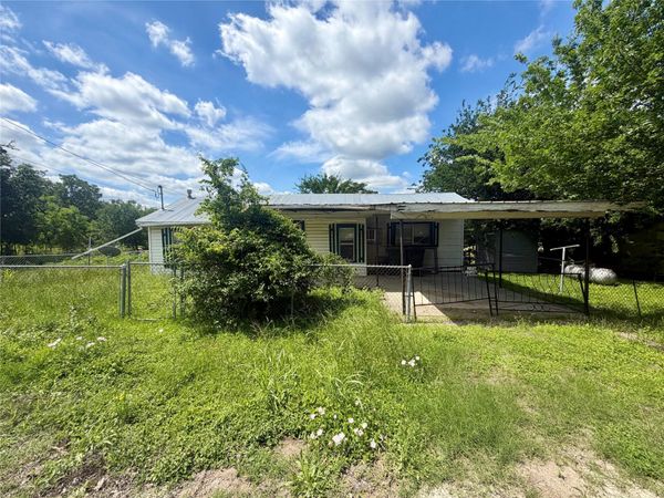 808 W Boundary ST , Giddings, TX 78942