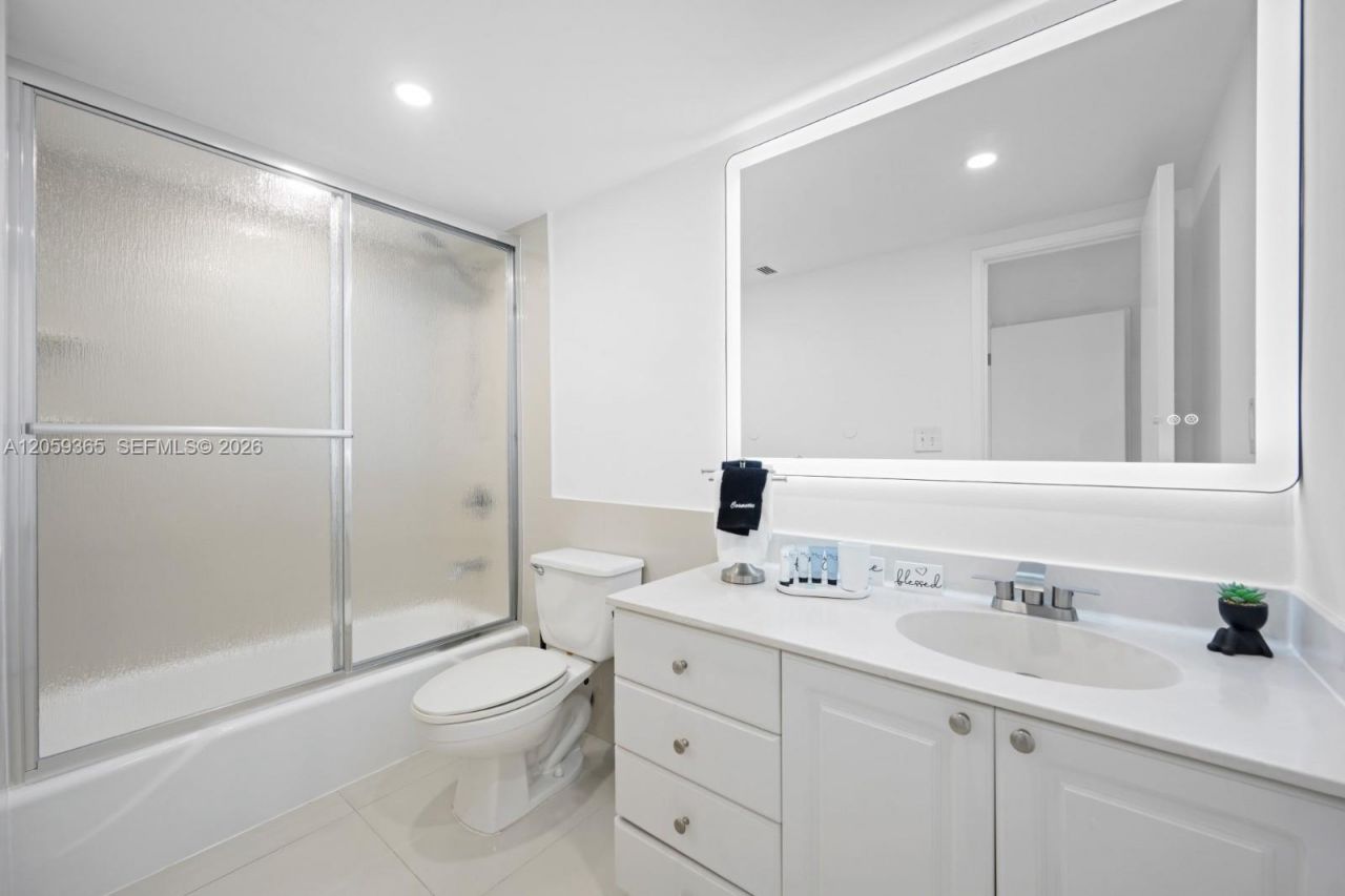 19370 Collins Ave , Unit 1622, Sunny Isles Beach, FL 33160 Photo