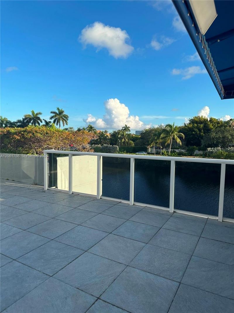 3675 N Country Club Dr, Unit 1504, Aventura, FL 33180 Photo