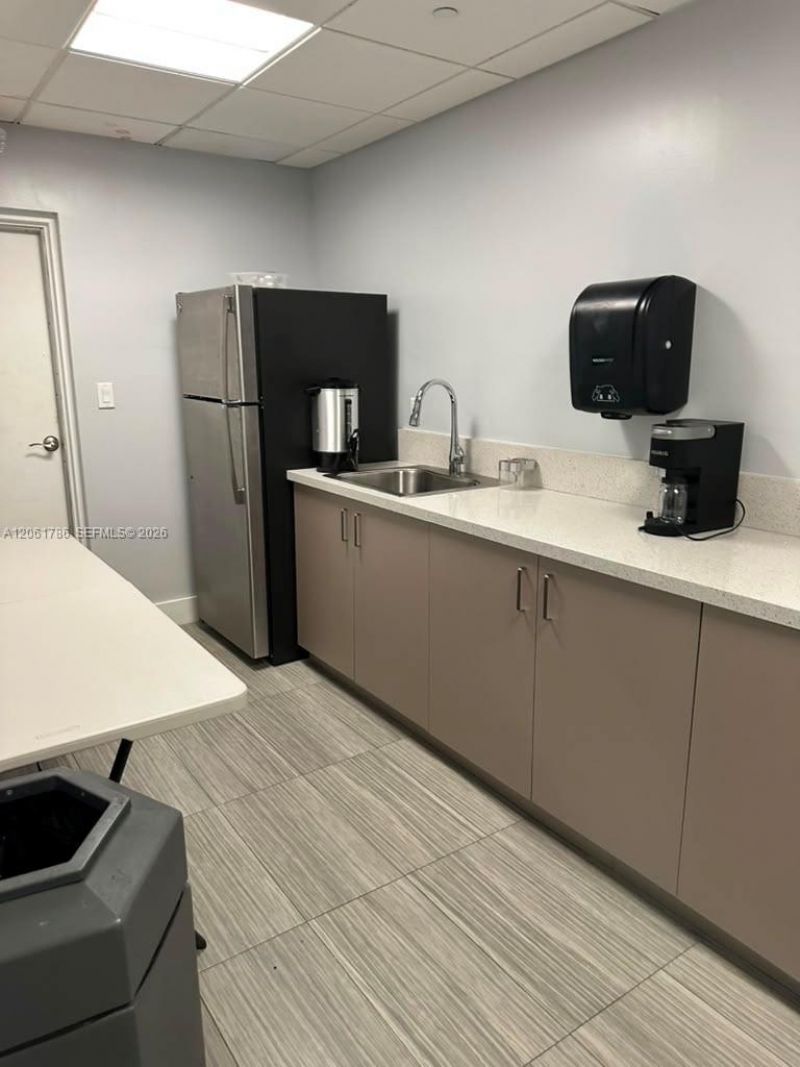 3675 N Country Club Dr, Unit 1504, Aventura, FL 33180 Photo