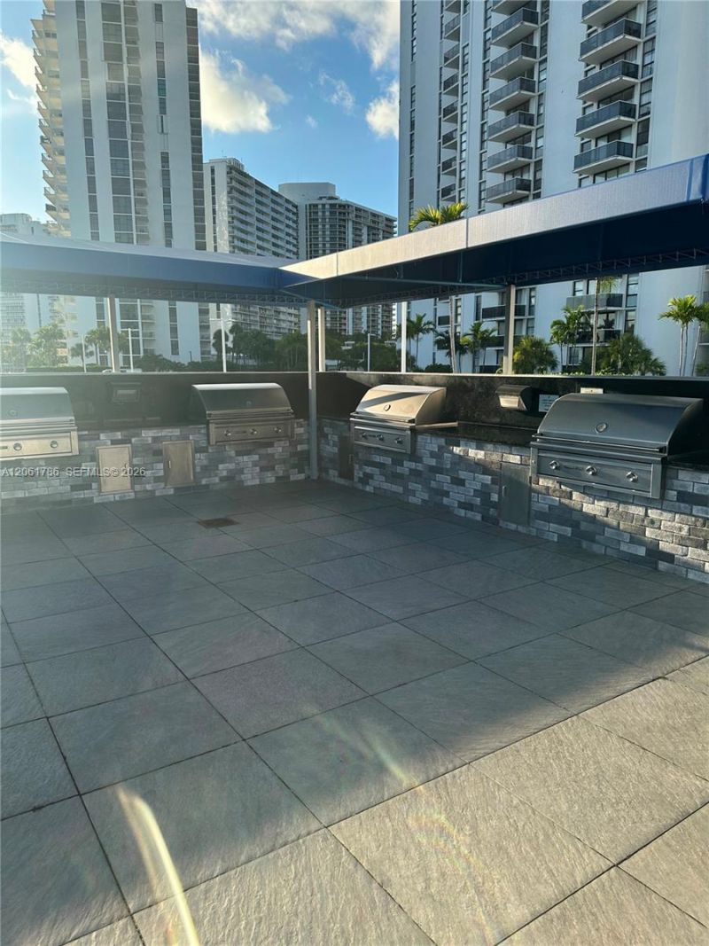3675 N Country Club Dr, Unit 1504, Aventura, FL 33180 Photo
