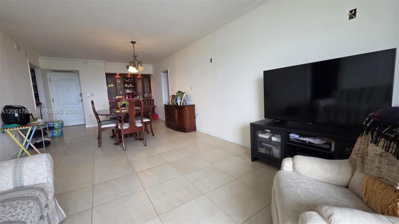 3675 N Country Club Dr, Unit 1504, Aventura, FL 33180 Photo