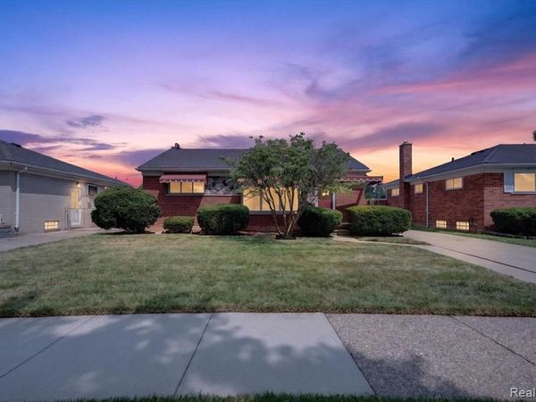 24894 Raven Avenue , Eastpointe, MI 48021