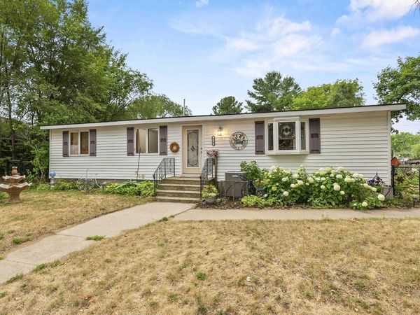 815 ELIZABETH AVENUE, Marinette, WI 54143