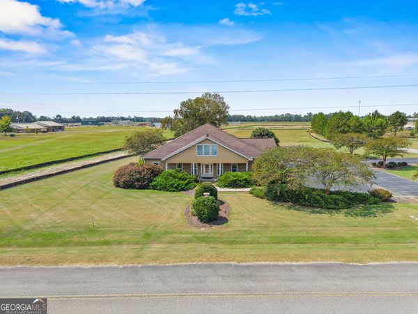 1135 E Hiawatha Street, Metter, GA 30439
