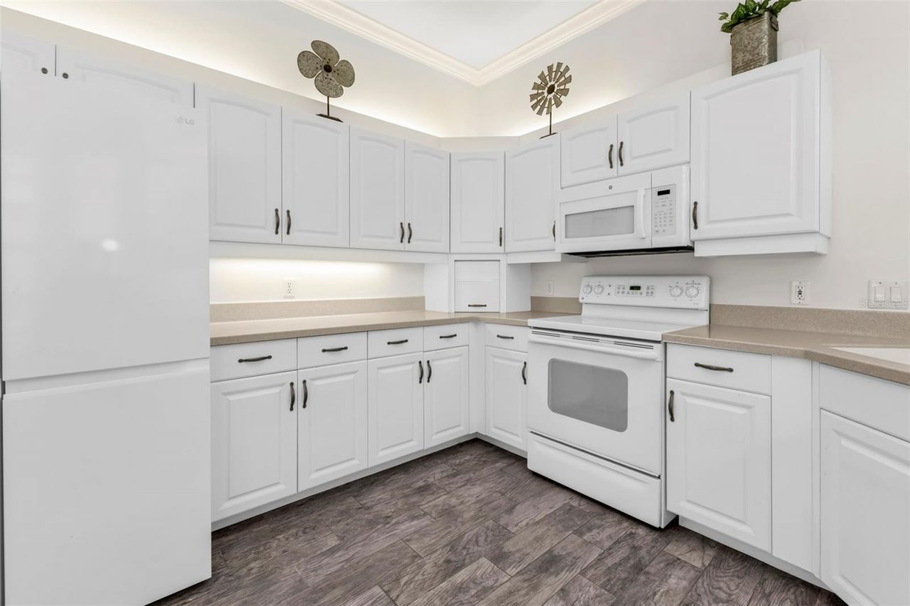 834 Montrose Drive , Unit 9, Venice, FL 34293 Photo