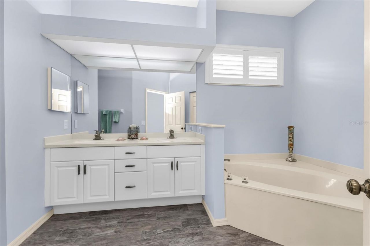 834 Montrose Drive , Unit 9, Venice, FL 34293 Photo