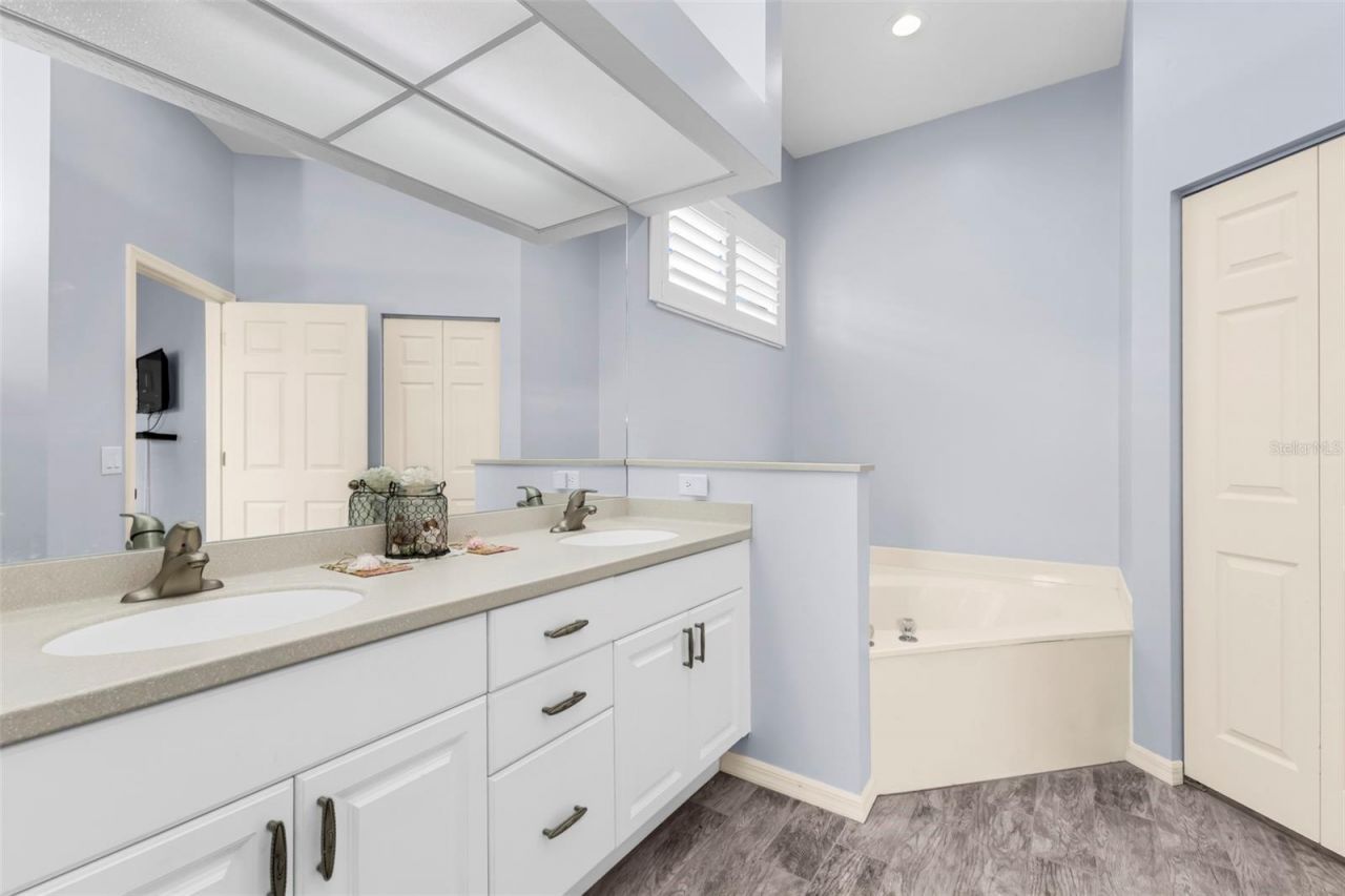 834 Montrose Drive , Unit 9, Venice, FL 34293 Photo