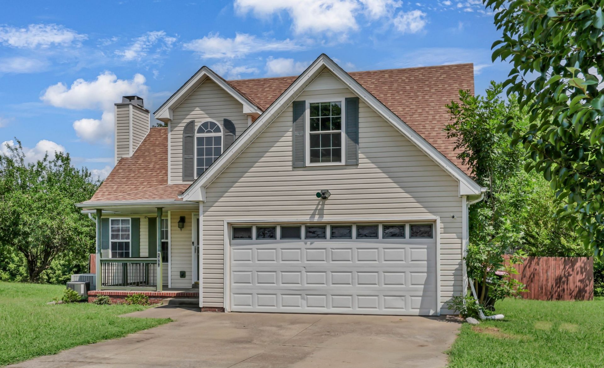 1960 Whirlaway Cir, Clarksville, TN 37042 Main Photo