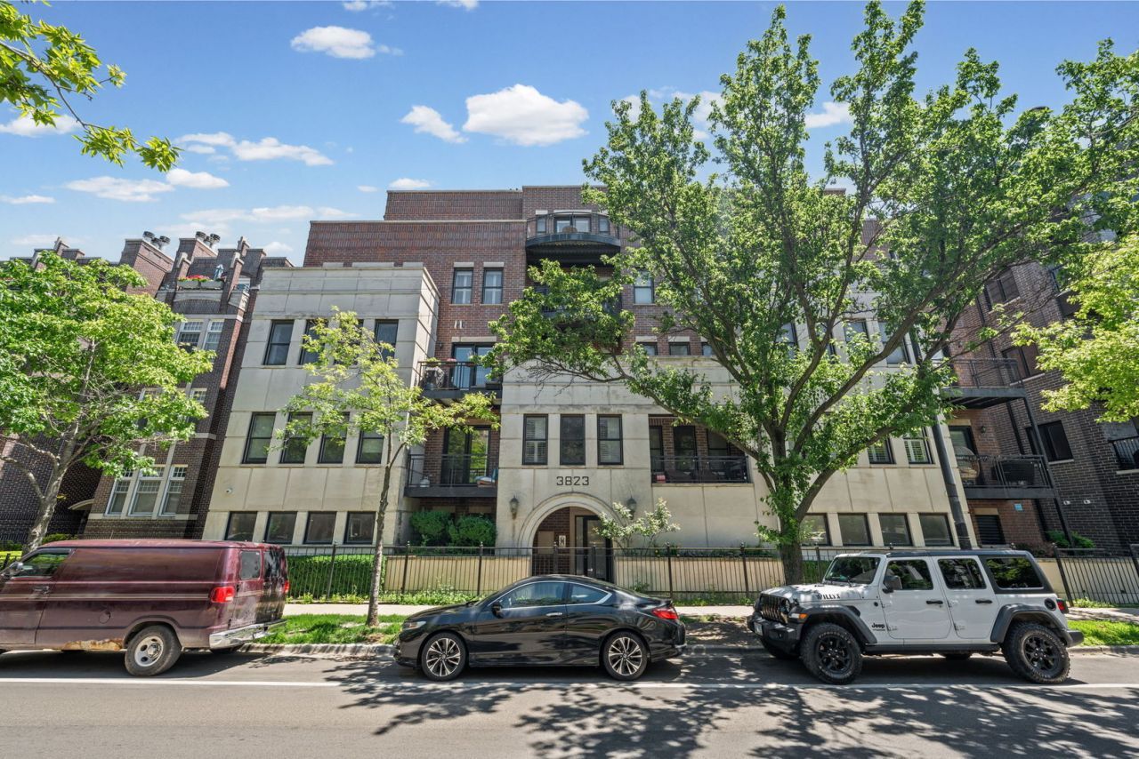 3823 N Ashland Avenue, Unit 201, Chicago, IL 60613 Main Photo